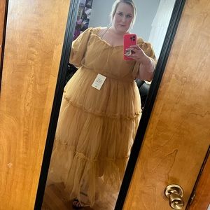 JessaKae Ophelia 4x in Gold. Worn for one hour during engagement photos.